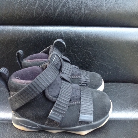 Authentic Nike Lebron XL solider sneakers size 5c